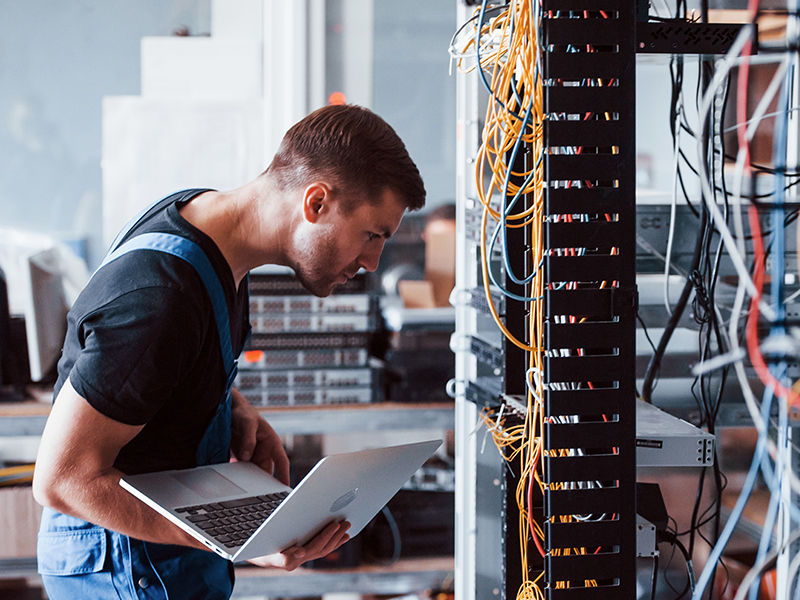 maintenance et réparation informatiques dans différents services